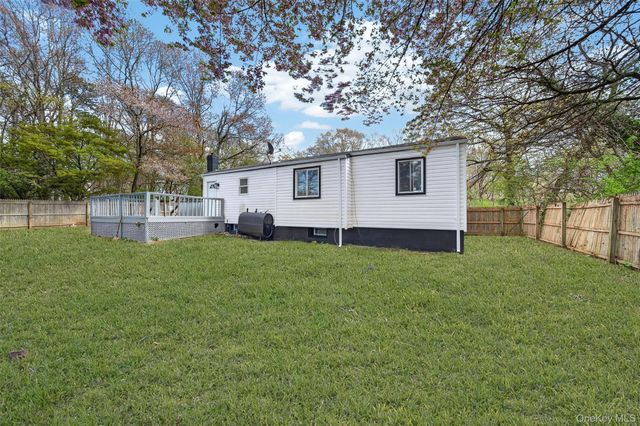 65 Maple Lane, Medford, NY 11763