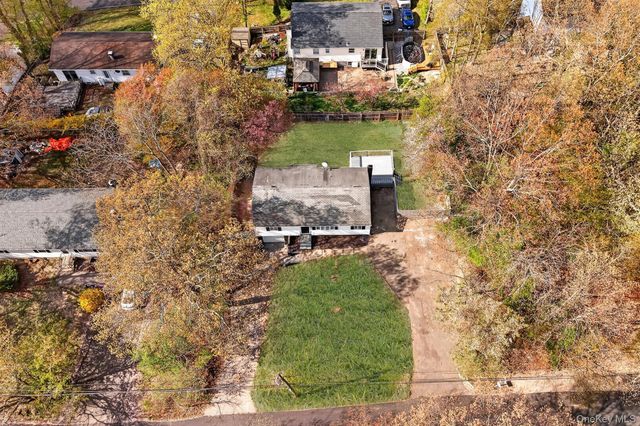 65 Maple Lane, Medford, NY 11763