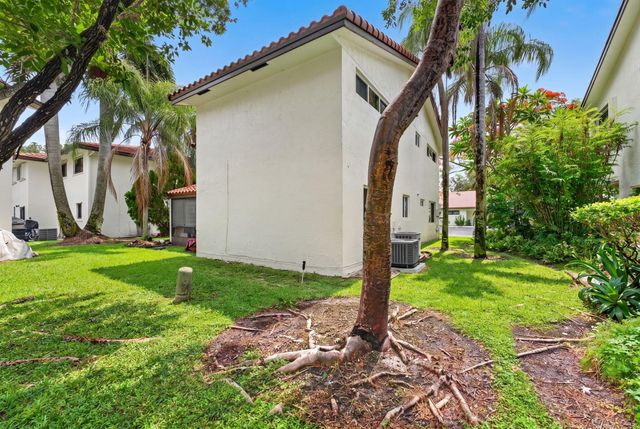 704 SW 89th Avenue, Plantation, FL 33324