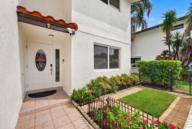 704 SW 89th Avenue, Plantation, FL 33324