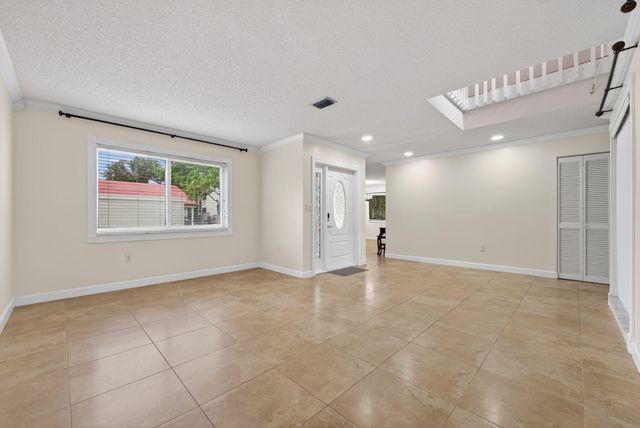 704 SW 89th Avenue, Plantation, FL 33324