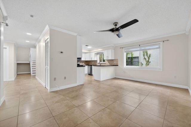 704 SW 89th Avenue, Plantation, FL 33324