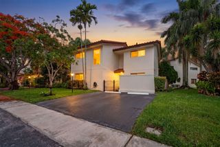 704 SW 89th Avenue, Plantation, FL 33324