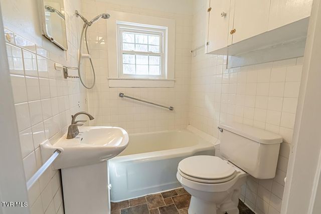 30172 Hillman Highway, Meadowview, VA 24361