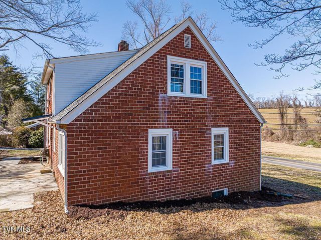 30172 Hillman Highway, Meadowview, VA 24361