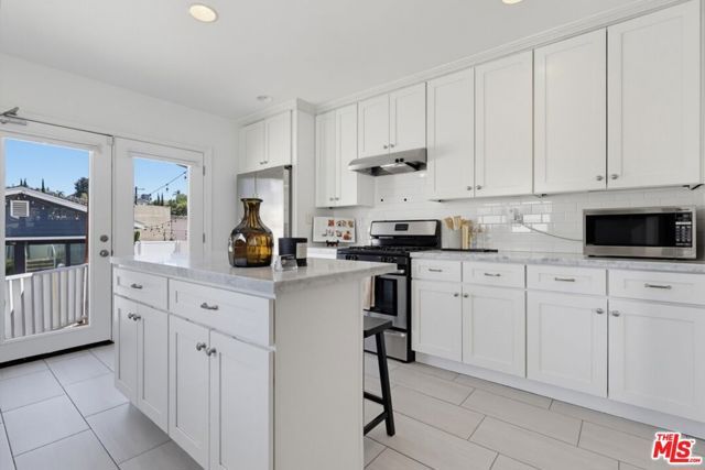 662 N DILLON Street, Los Angeles, CA 90026