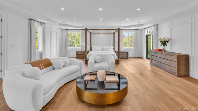 5 Gerry Lane, Lloyd Neck, NY 11743