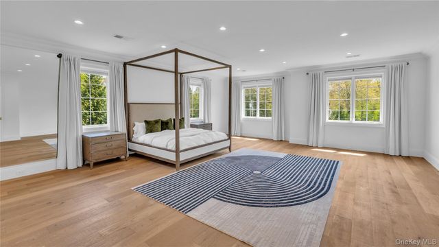 5 Gerry Lane, Lloyd Neck, NY 11743