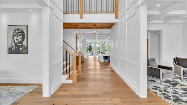 5 Gerry Lane, Lloyd Neck, NY 11743