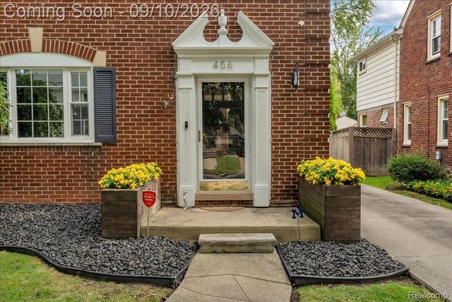 456 Manor Street, Grosse Pointe Farms, MI 48236