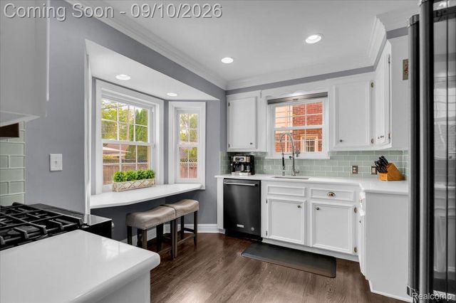 456 Manor Street, Grosse Pointe Farms, MI 48236