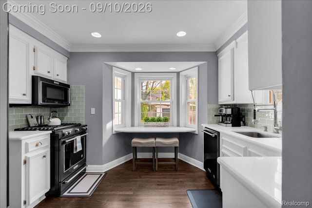 456 Manor Street, Grosse Pointe Farms, MI 48236