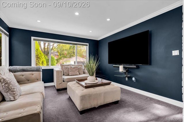 456 Manor Street, Grosse Pointe Farms, MI 48236