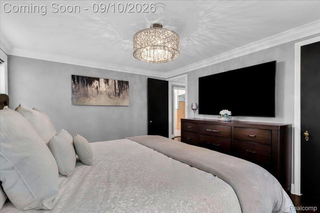 456 Manor Street, Grosse Pointe Farms, MI 48236