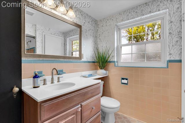 456 Manor Street, Grosse Pointe Farms, MI 48236