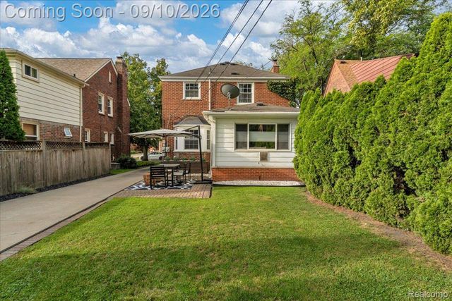 456 Manor Street, Grosse Pointe Farms, MI 48236