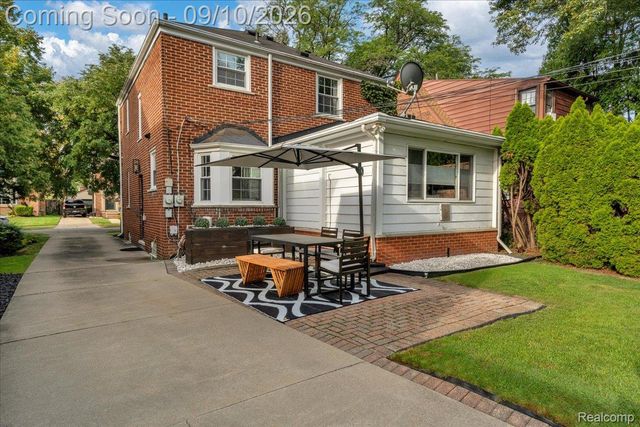 456 Manor Street, Grosse Pointe Farms, MI 48236