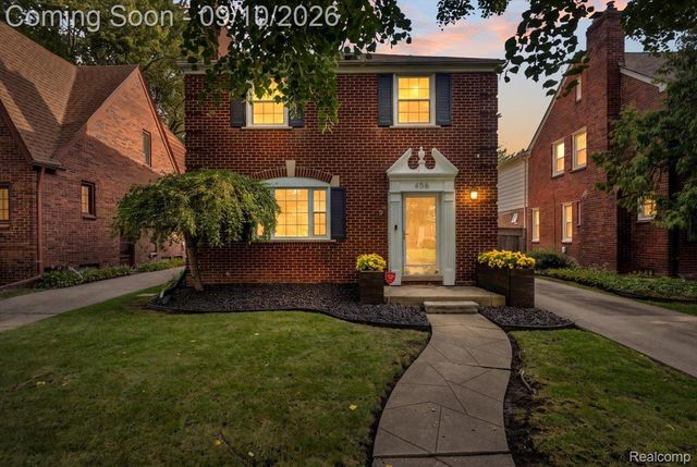 456 Manor Street, Grosse Pointe Farms, MI 48236