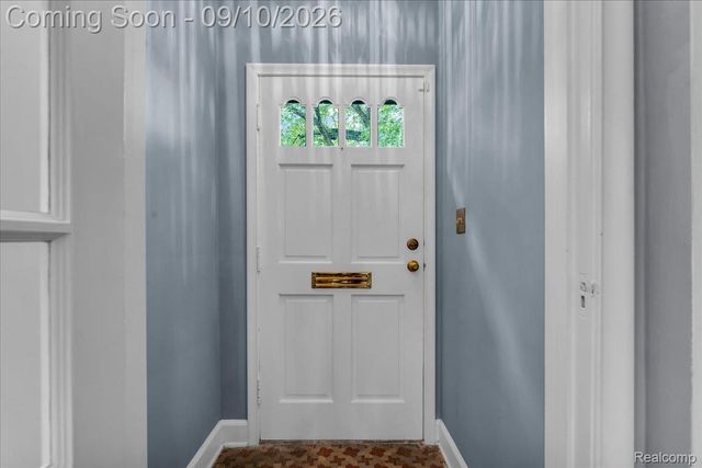 456 Manor Street, Grosse Pointe Farms, MI 48236