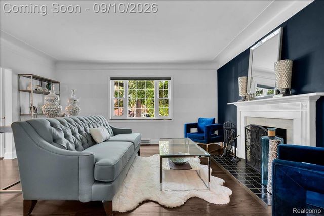 456 Manor Street, Grosse Pointe Farms, MI 48236