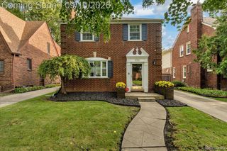 456 Manor Street, Grosse Pointe Farms, MI 48236