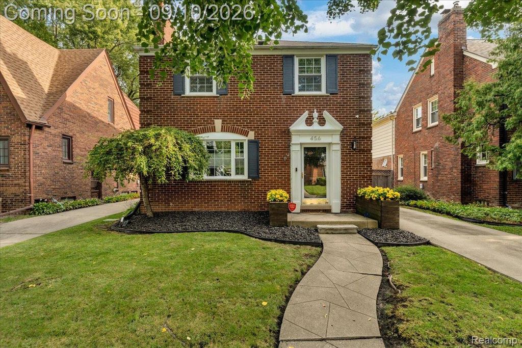 456 Manor Street, Grosse Pointe Farms, MI 48236