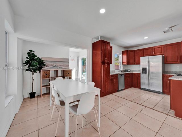 2461 SW 16th Ct, Fort Lauderdale, FL 33312