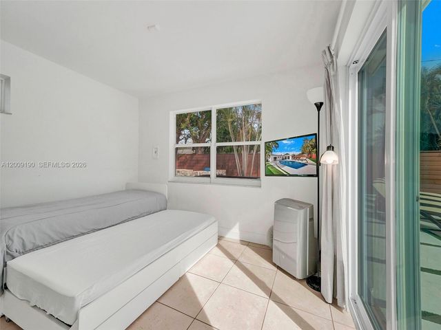 2461 SW 16th Ct, Fort Lauderdale, FL 33312