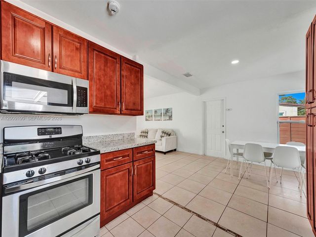 2461 SW 16th Ct, Fort Lauderdale, FL 33312