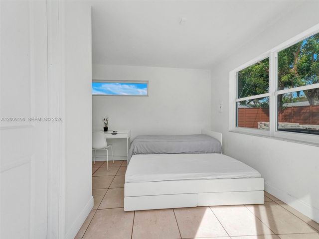 2461 SW 16th Ct, Fort Lauderdale, FL 33312