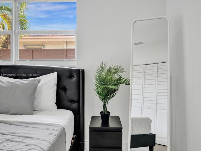 2461 SW 16th Ct, Fort Lauderdale, FL 33312