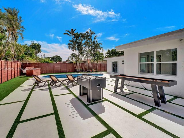 2461 SW 16th Ct, Fort Lauderdale, FL 33312