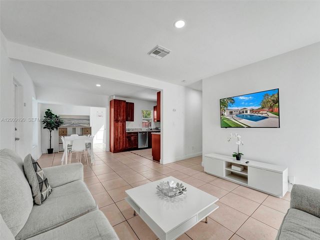 2461 SW 16th Ct, Fort Lauderdale, FL 33312