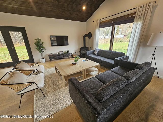 609 Route 32a, Palenville, NY 12463