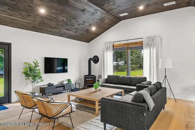 609 Route 32a, Palenville, NY 12463