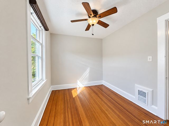 30 Essex Street, Manchester, CT 06040