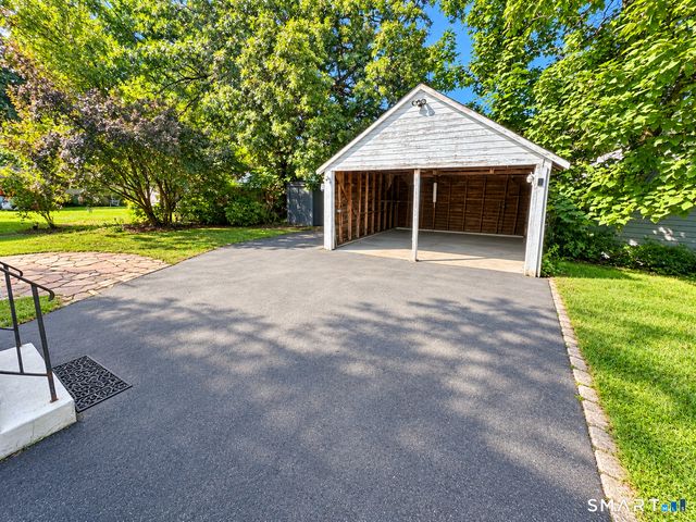 30 Essex Street, Manchester, CT 06040