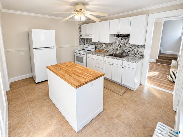 30 Essex Street, Manchester, CT 06040