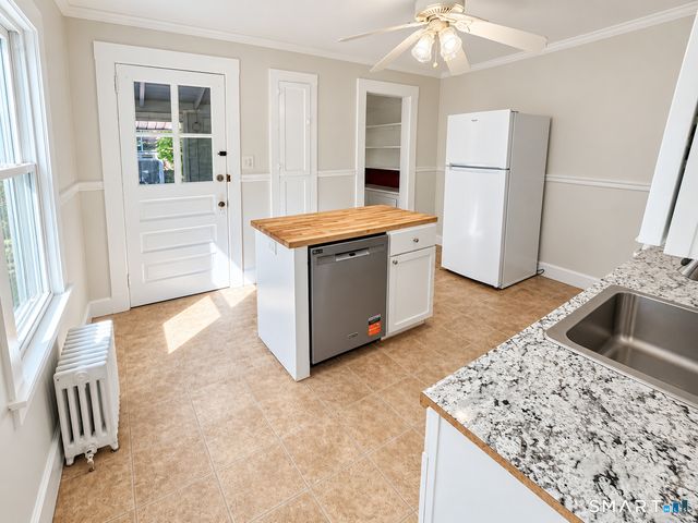 30 Essex Street, Manchester, CT 06040