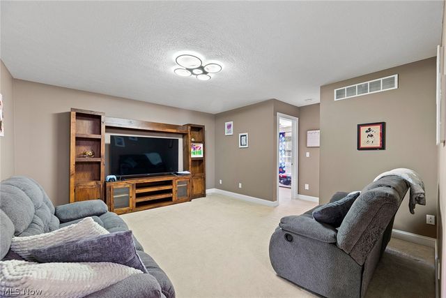 3407 Chadwick Drive, Uniontown, OH 44685