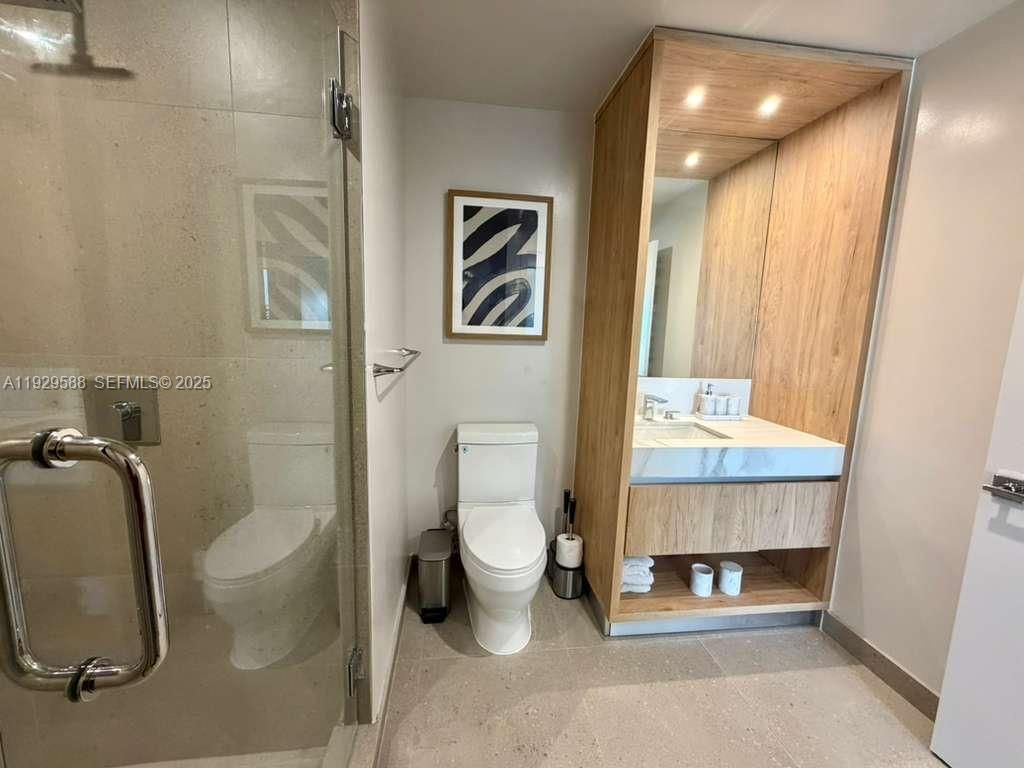 Image 10 of property listing at 11 NE 6TH 2610, Miami, FL 33132