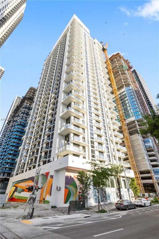 Image 2 of property listing at 11 NE 6TH 2610, Miami, FL 33132