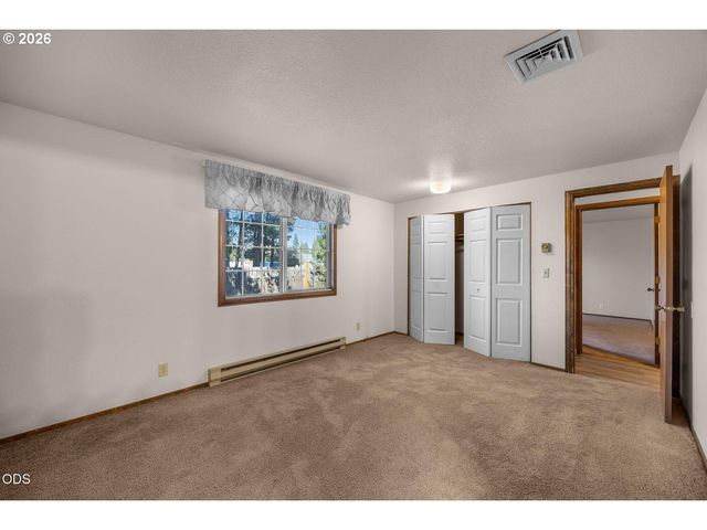 52300 GLENWOOD Dr, La Pine, OR 97739