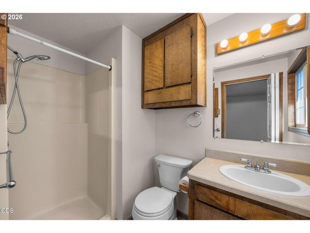 52300 GLENWOOD Dr, La Pine, OR 97739