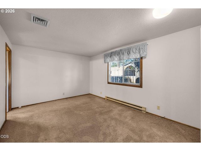 52300 GLENWOOD Dr, La Pine, OR 97739