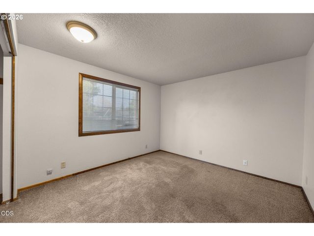 52300 GLENWOOD Dr, La Pine, OR 97739