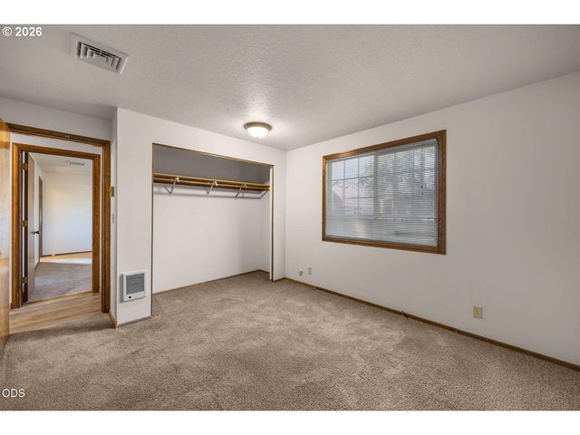52300 GLENWOOD Dr, La Pine, OR 97739