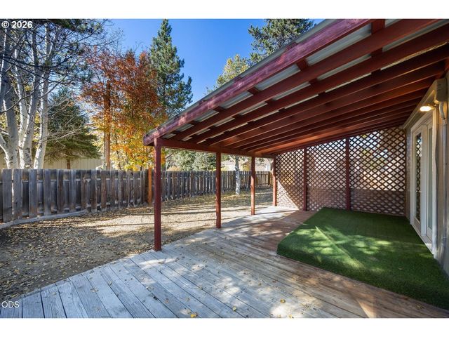 52300 GLENWOOD Dr, La Pine, OR 97739