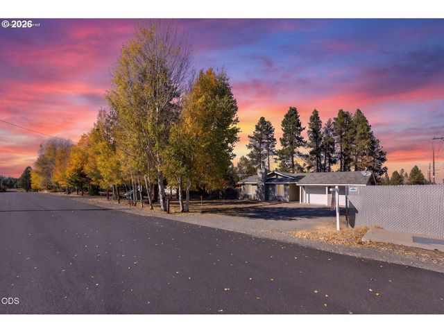 52300 GLENWOOD Dr, La Pine, OR 97739