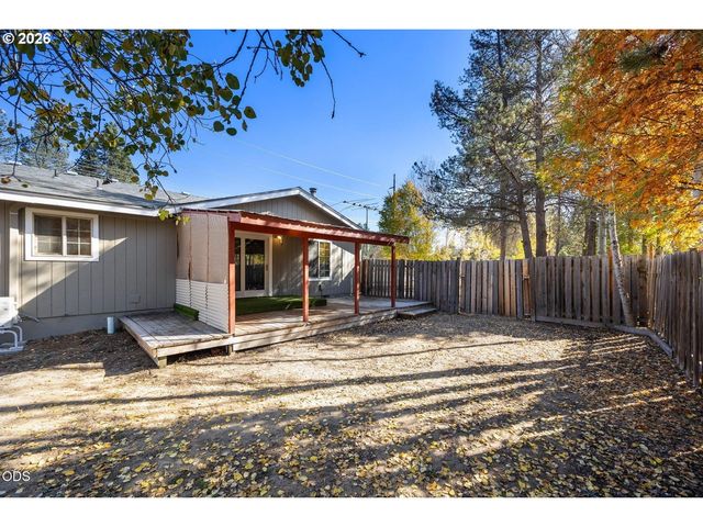 52300 GLENWOOD Dr, La Pine, OR 97739